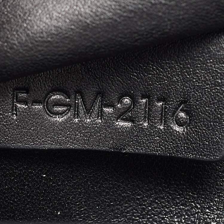 مملوكة مسبقًا Celine Black Leather Trifold Bag