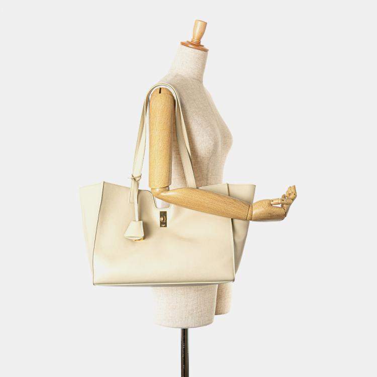 مملوكة مسبقًا Celine White Smooth Calfskin Soft 16 Cabas
