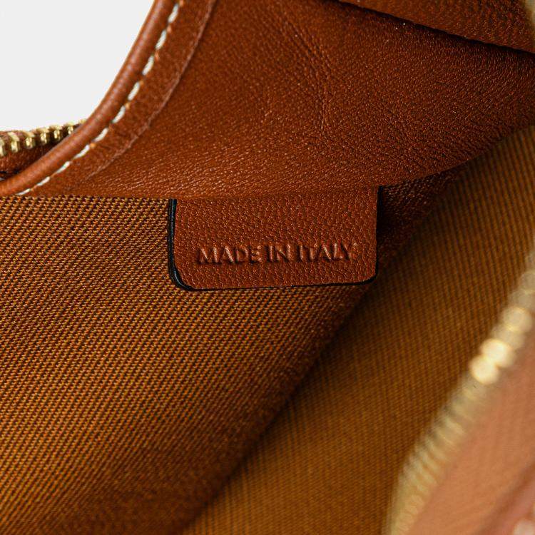 مملوكة مسبقًا Celine White Triomphe Coated Canvas Clutch On Chain