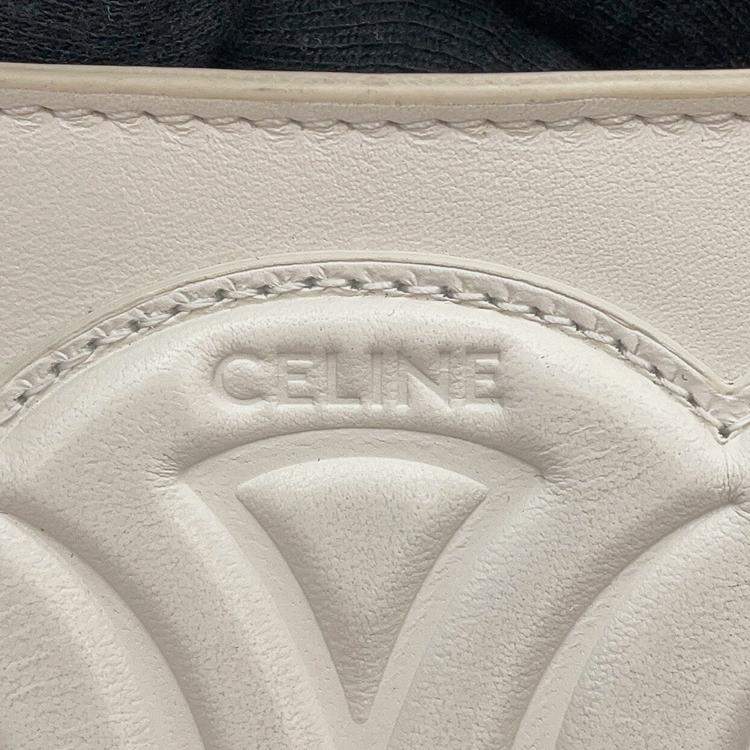 مملوكة مسبقًا Celine Cuir Triomphe Shoulder Bag White Leather