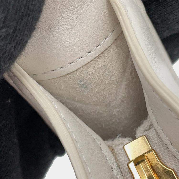 مملوكة مسبقًا Celine Cuir Triomphe Shoulder Bag White Leather