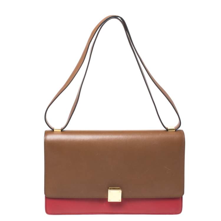 Red Celine Box Bag. Whoaaa. I love it in red as well. I actually want it in  all the available colors. Haha | Celine box bag, Bags, Celine classic box