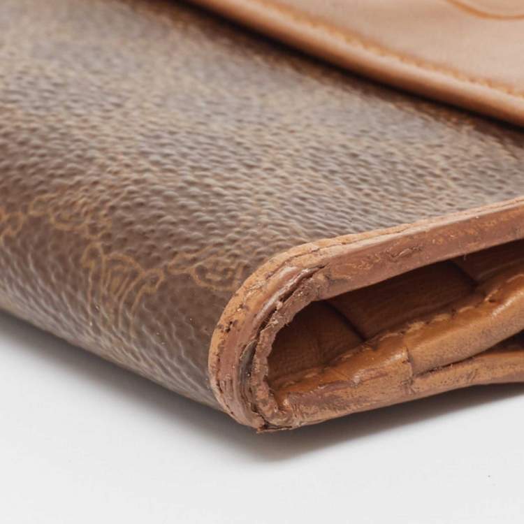Pre Owned Celine Macadam Coated Canvas and Leather Triomphe Kisslock Wallet