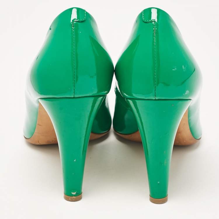 Pre Owned Celine Green Patent Leather Round Toe Pumps Size 39
