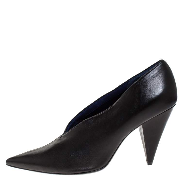 Pre Owned Celine Black Leather V Neck Pointed Toe Pumps Size 39