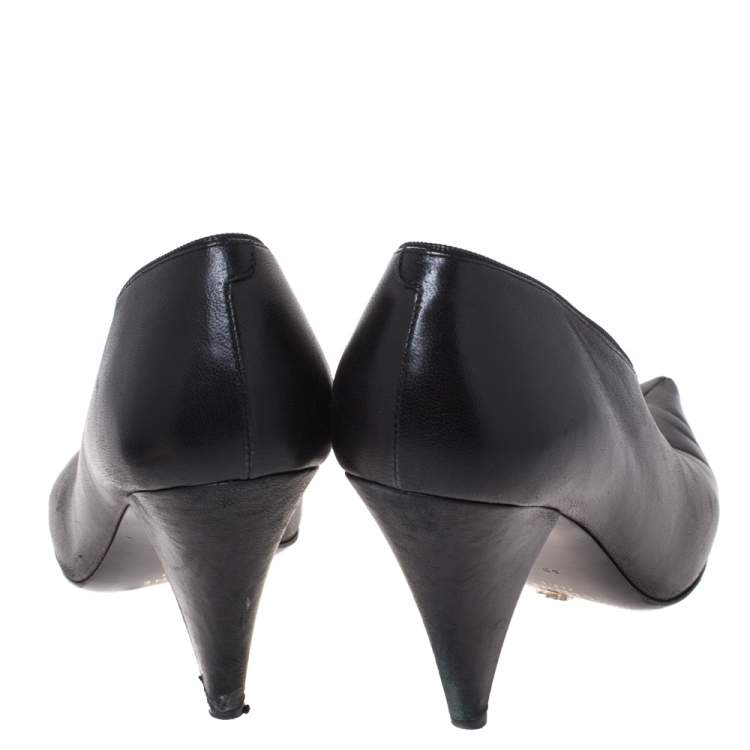 Pre Owned Celine Black Leather V Neck Pointed Toe Pumps Size 40