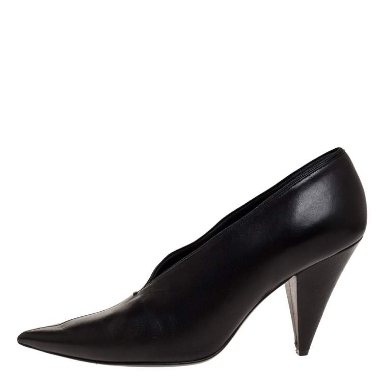 V cut hotsell court shoes