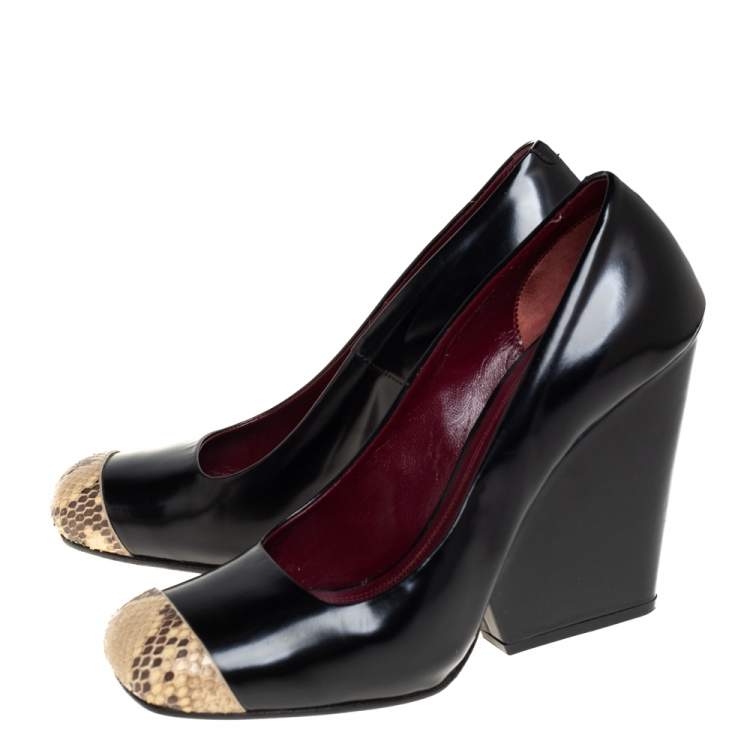 Pre Owned Celine Black Leather and Python Cap Toe Pumps Size 37