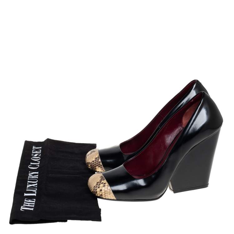 Pre Owned Celine Black Leather and Python Cap Toe Pumps Size 37