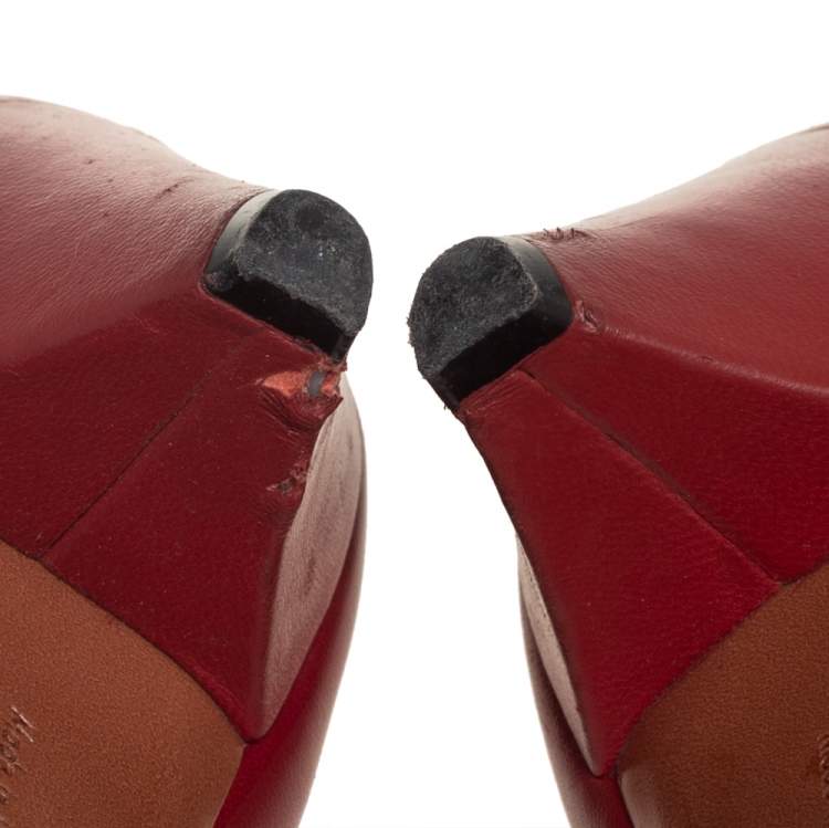 Pre Owned Celine Brown Leather V Neck Pointed Toe Pumps Size 38