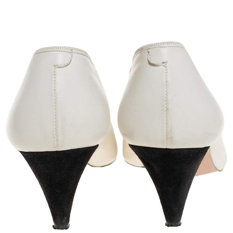 Pre Owned Celine White Leather V-Neck Pointed Toe Pumps Size 38