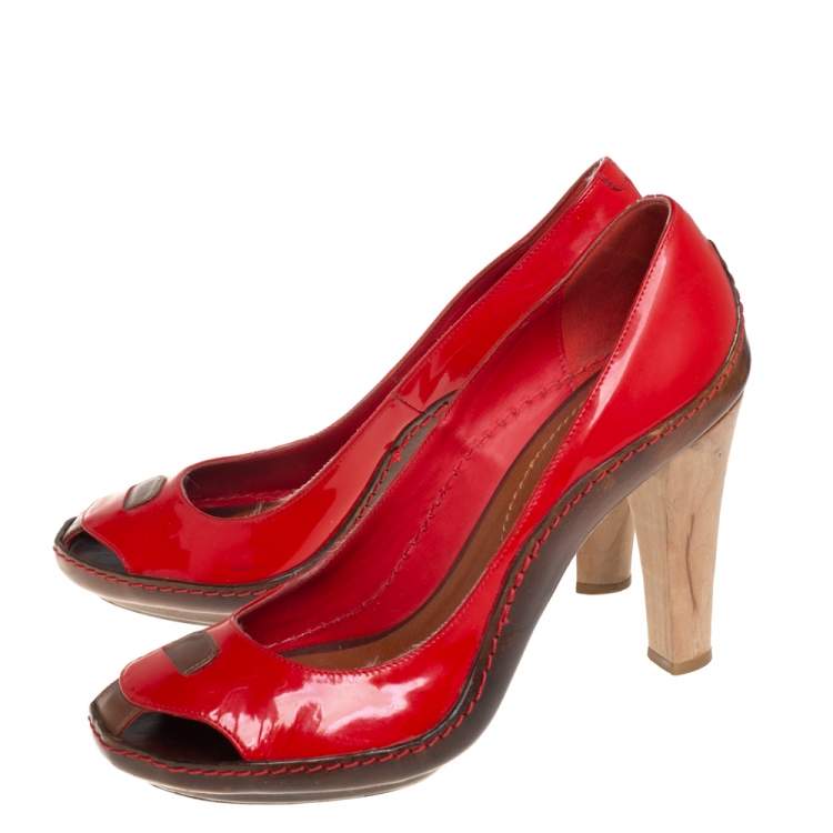 Pre Owned Celine Red/Brown Leather and Patent Leather Pick Toe Pumps Size 39