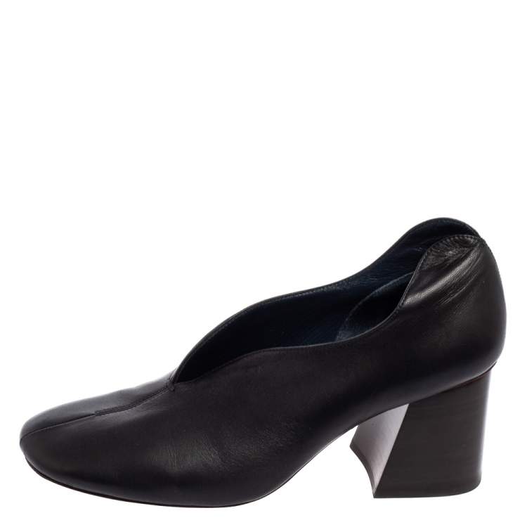 Pre Owned Celine Black Leather V-Neck Block Heel Pumps  Size 38.5
