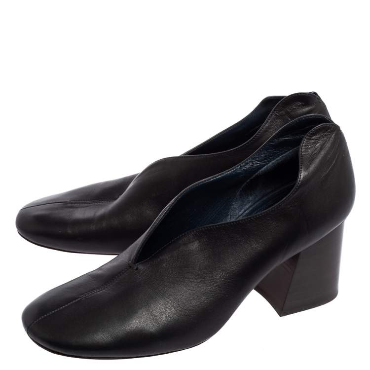 Pre Owned Celine Black Leather V-Neck Block Heel Pumps  Size 38.5