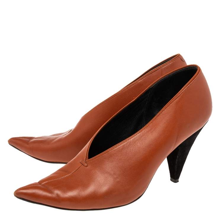 Pre Owned Celine Brown Leather V Neck Pointed Toe Pumps Size 37