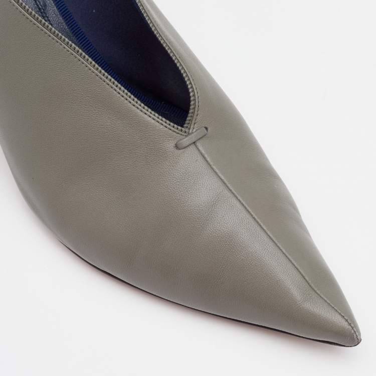 Pre Owned Celine Grey Leather V Neck Pointed Toe Pumps Size 40