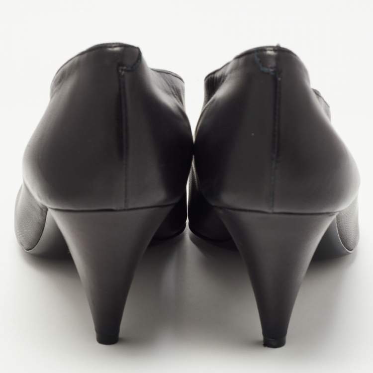 مملوكة مسبقًا Celine Black Leather V Neck Pointed Toe Pumps Size 41