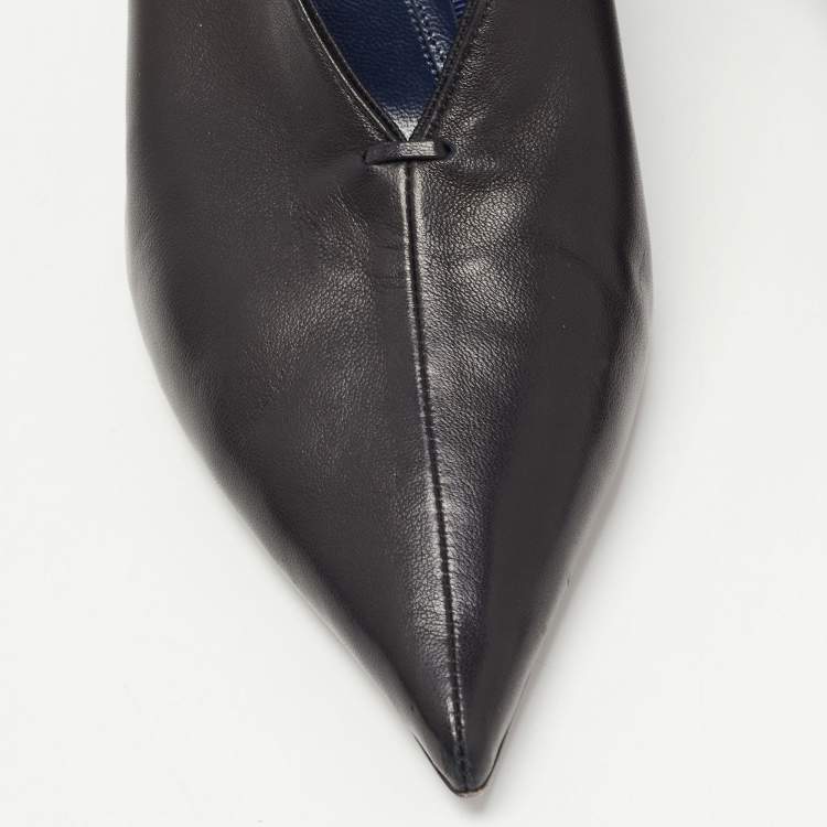 مملوكة مسبقًا Celine Black Leather V Neck Pointed Toe Pumps Size 41