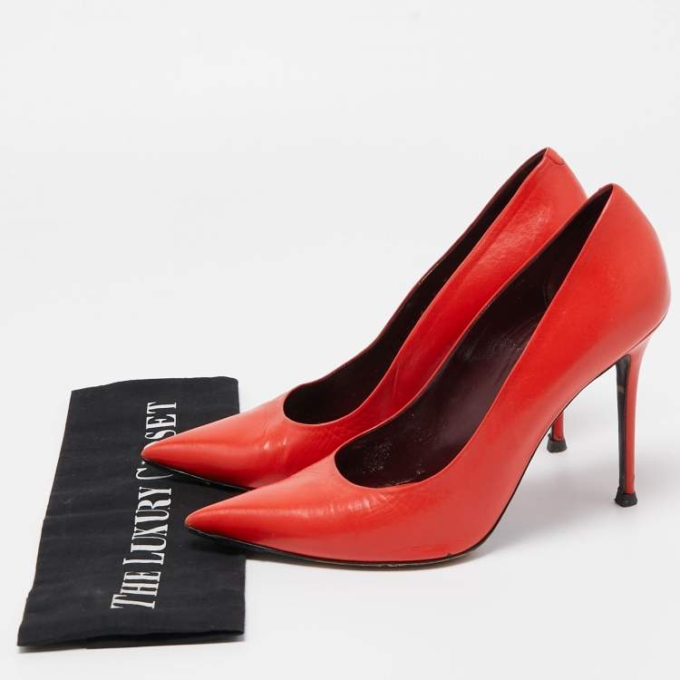 Pre Owned Celine Orange Leather Pointed Toe Pumps Size 39