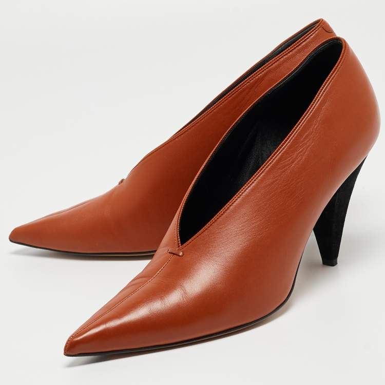 Pre Owned Celine Brown Leather V Neck Pointed Toe Pumps Size 39