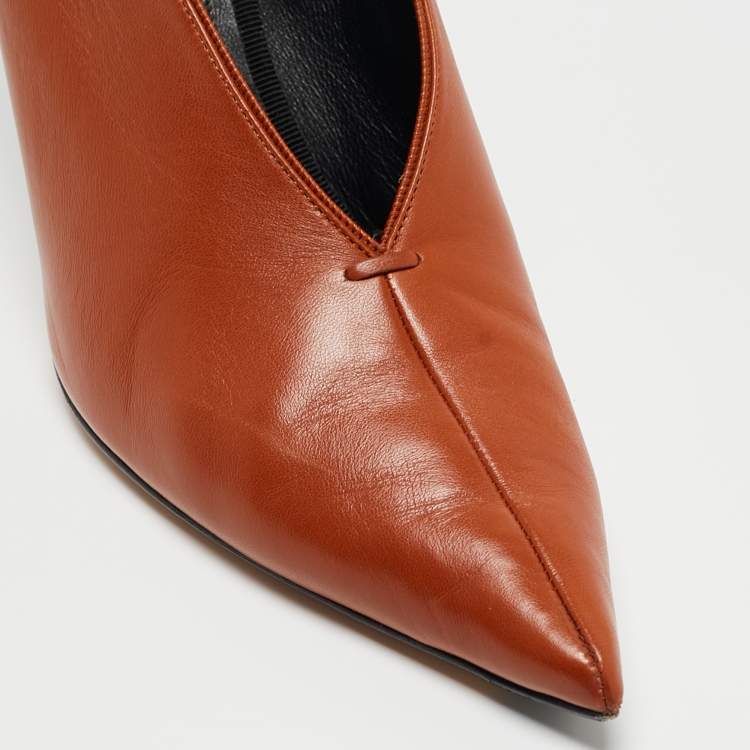 Pre Owned Celine Brown Leather V Neck Pointed Toe Pumps Size 39