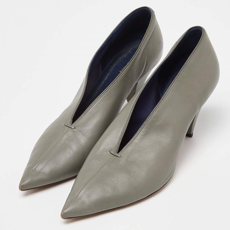 Pre Owned Celine Grey Leather V Neck Pointed Toe Pumps Size 38.5
