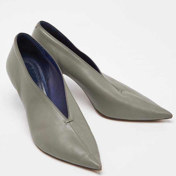 Pre Owned Celine Grey Leather V Neck Pointed Toe Pumps Size 38.5