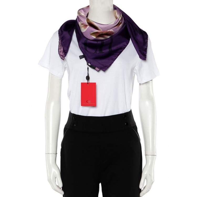 Pre Owned CH Carolina Herrera Printed Silk Square Scarf