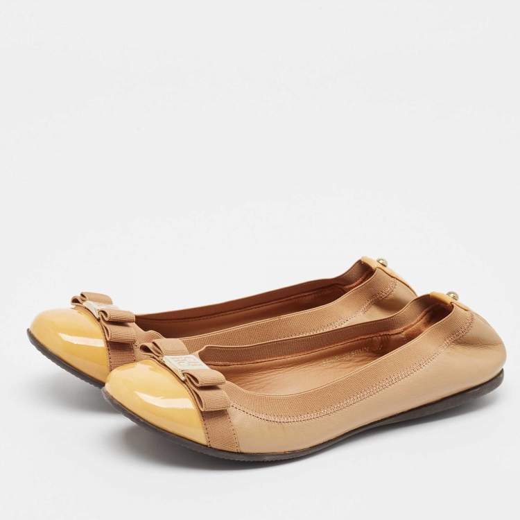 Pre Owned CH Carolina Herrera Brown Leather and Patent Scrunch  Ballet Flats Size 37