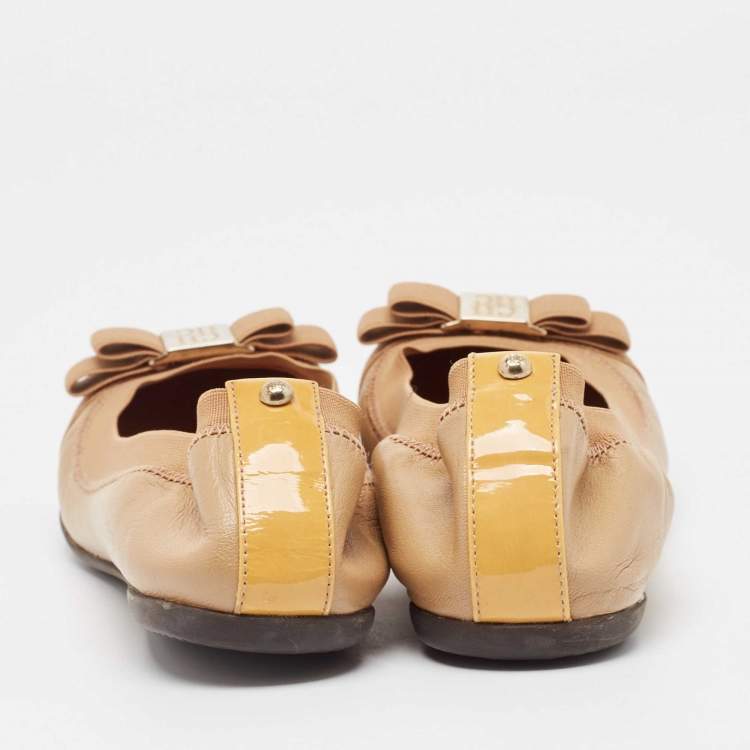 Pre Owned CH Carolina Herrera Brown Leather and Patent Scrunch  Ballet Flats Size 37