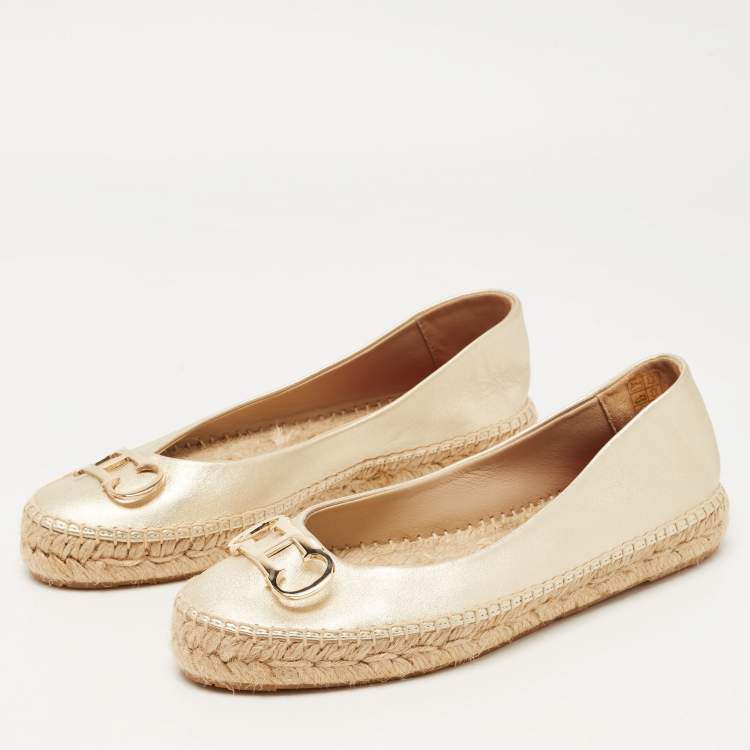 Pre Owned CH Carolina Herrera Gold Leather Logo Buckle Espadrille Flats Size 38