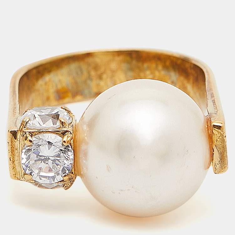 Pre Owned Carolina Herrera Faux Pearl Crystal Gold Tone Ring Size 52