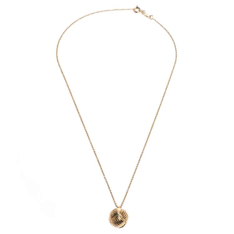 Pre Owned CH Carolina Herrera Textured Gold Tone Round Pendant Necklace