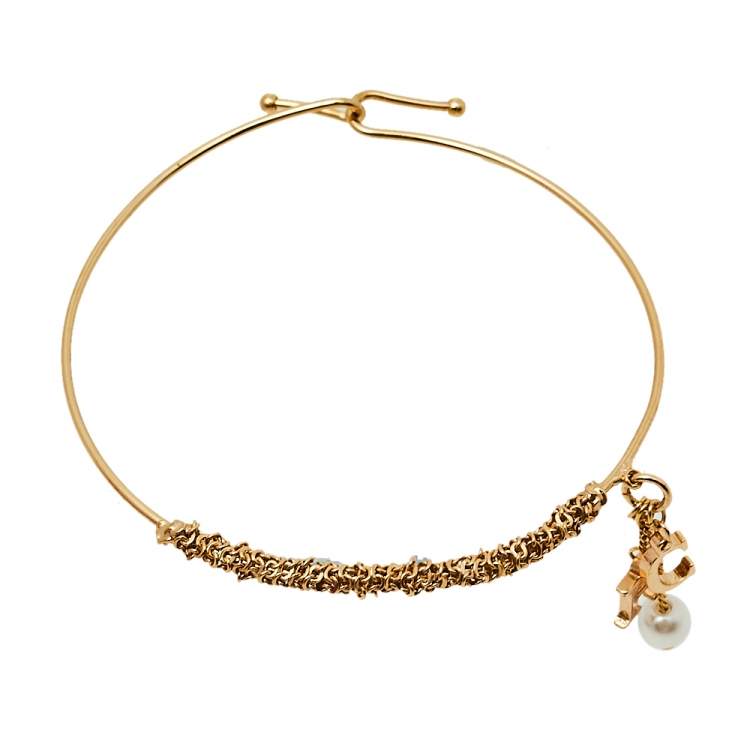 Pre Owned CH Carolina Herrera Logo and Faux Pearl Charm Gold Tone Bracelet 