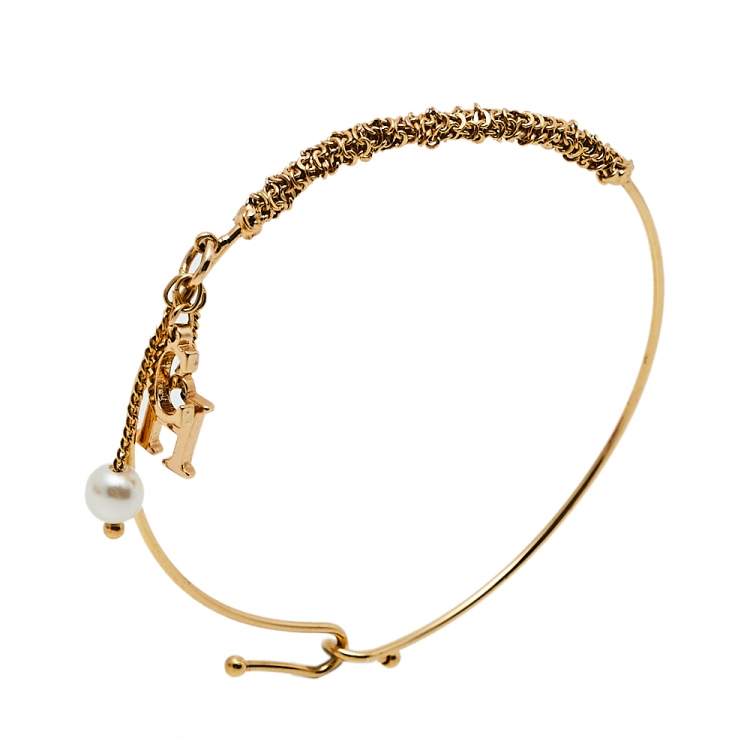 Pre Owned CH Carolina Herrera Logo and Faux Pearl Charm Gold Tone Bracelet 