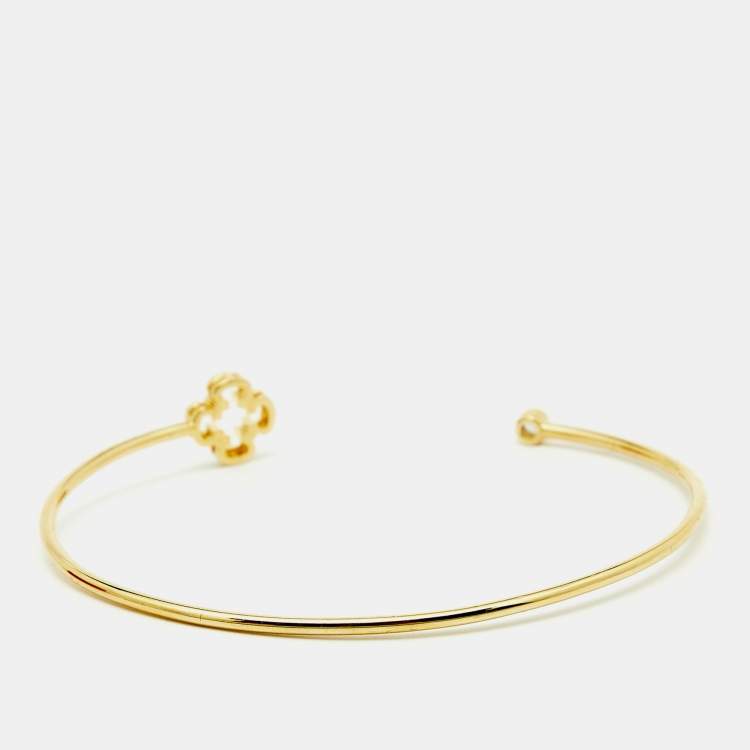 Pre Owned CH Carolina Herrera Gold Tone Petite Rosetta Insignia Cuff Bracelet & Stud Earrings Set