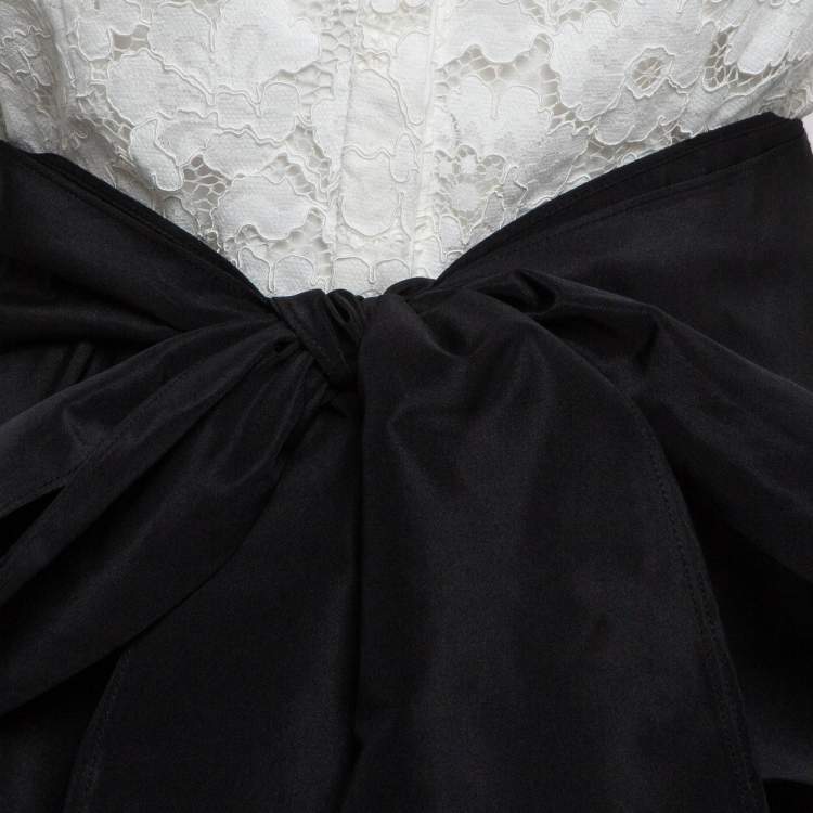 Pre Owned CH Carolina Herrera White/Black Lace Belted Maxi Dress M