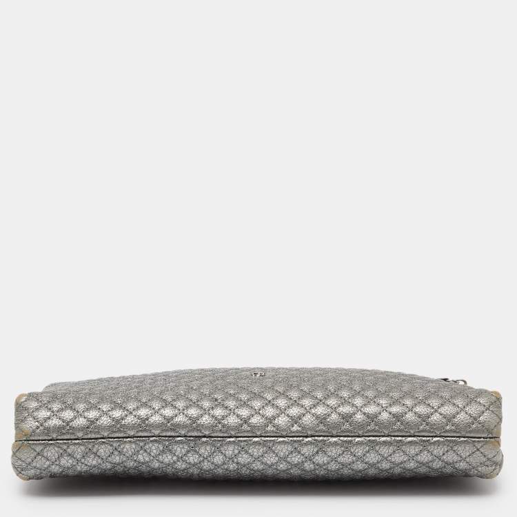 مملوكة مسبقًا CH Carolina Herrera Metallic Silver Quilted Leather Front Zip Crossbody Bag
