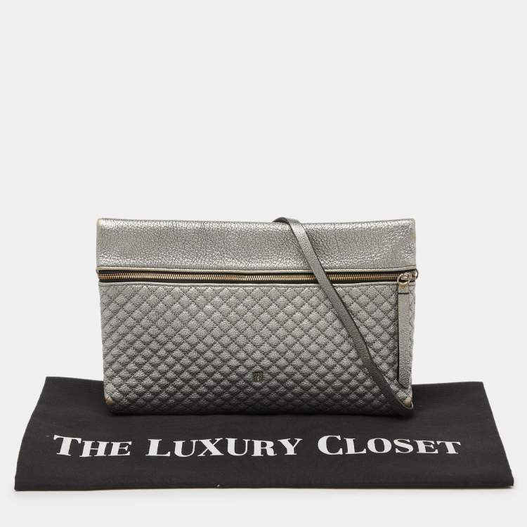 مملوكة مسبقًا CH Carolina Herrera Metallic Silver Quilted Leather Front Zip Crossbody Bag