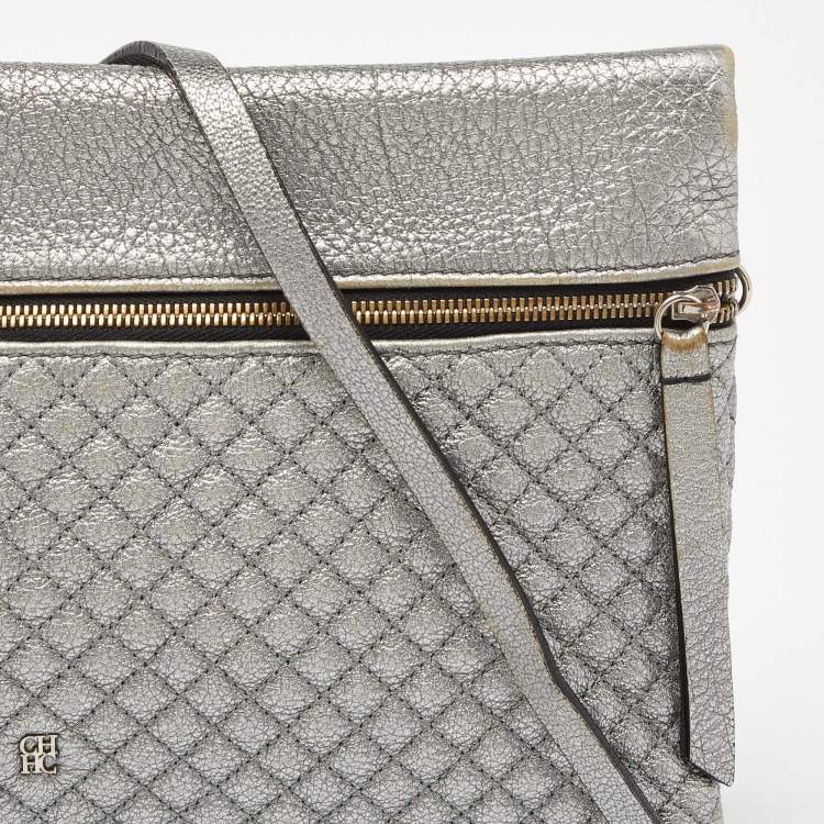 مملوكة مسبقًا CH Carolina Herrera Metallic Silver Quilted Leather Front Zip Crossbody Bag