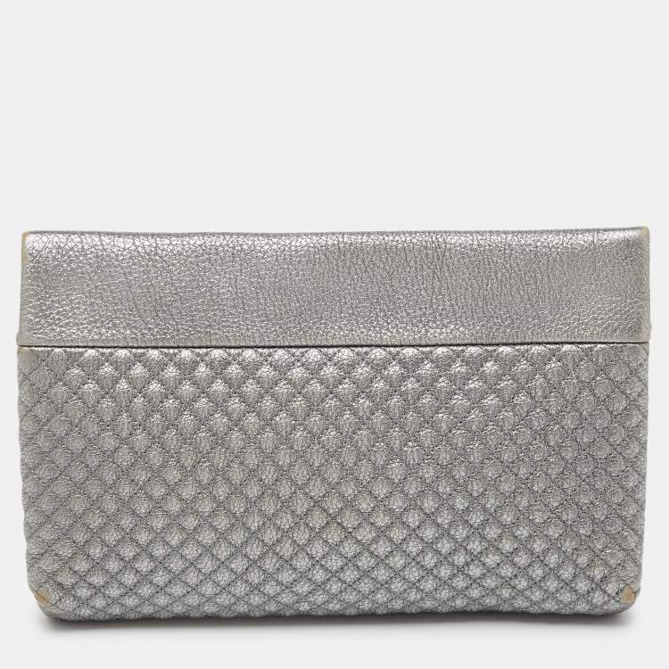 مملوكة مسبقًا CH Carolina Herrera Metallic Silver Quilted Leather Front Zip Crossbody Bag