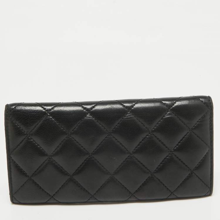 Pre Owned CH Carolina Herrera Black Quilted Leather Trifold Wallet