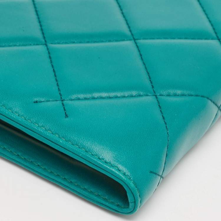 Pre Owned CH Carolina Herrera Green Quilted Leather Frame Chain Clutch