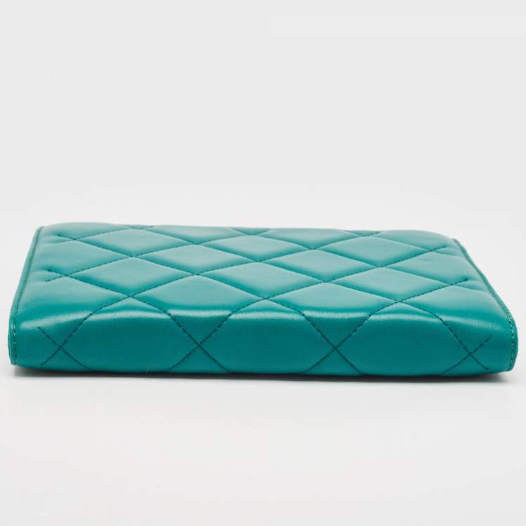 Pre Owned CH Carolina Herrera Green Quilted Leather Frame Chain Clutch