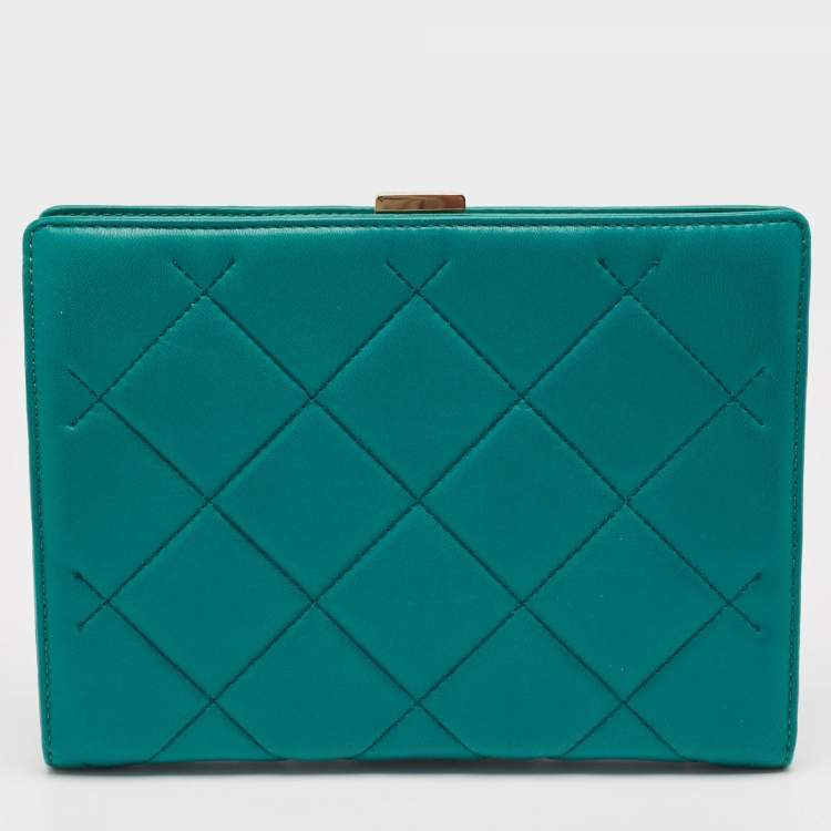Pre Owned CH Carolina Herrera Green Quilted Leather Frame Chain Clutch