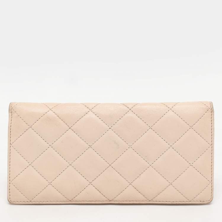 Pre Owned CH Carolina Herrera Cream Leather Continental Bifold Wallet