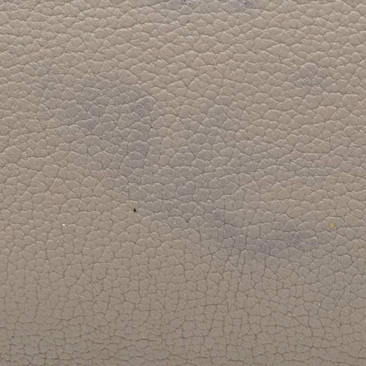 مملوكة مسبقًا CH Carolina Herrera Light Grey Leather Matryoshka Locked XS Bag