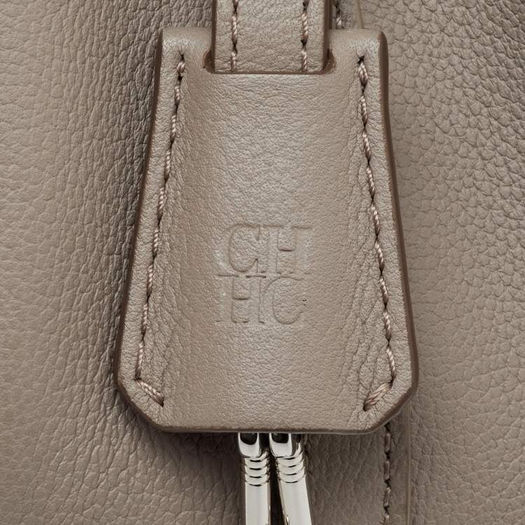 مملوكة مسبقًا CH Carolina Herrera Light Grey Leather Matryoshka Locked XS Bag