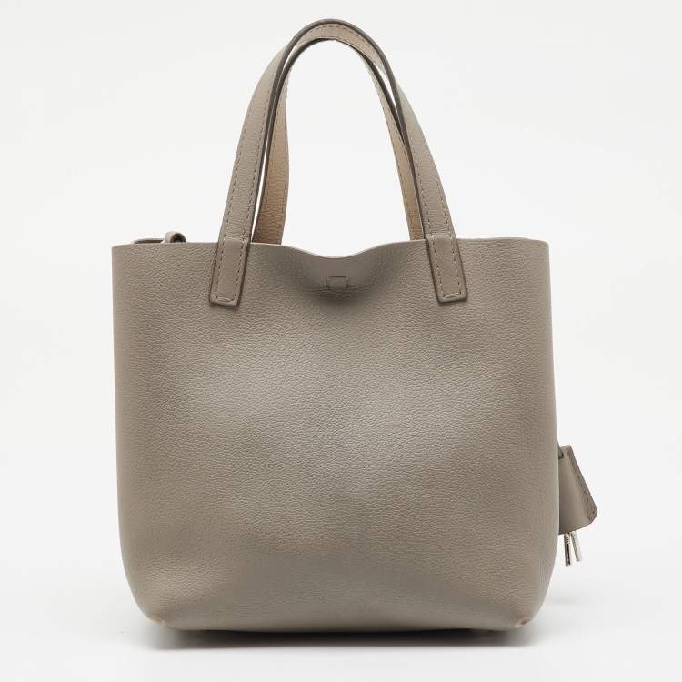 مملوكة مسبقًا CH Carolina Herrera Light Grey Leather Matryoshka Locked XS Bag