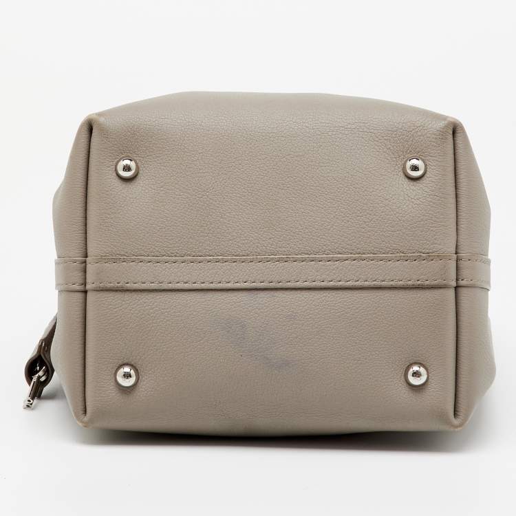مملوكة مسبقًا CH Carolina Herrera Light Grey Leather Matryoshka Locked XS Bag